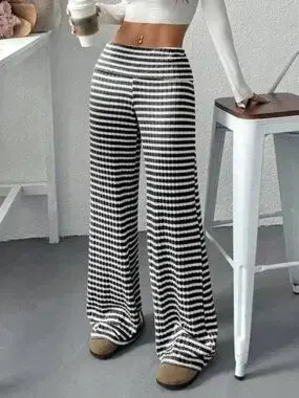 Striped Wide Leg Pants - Picture 5 of 9